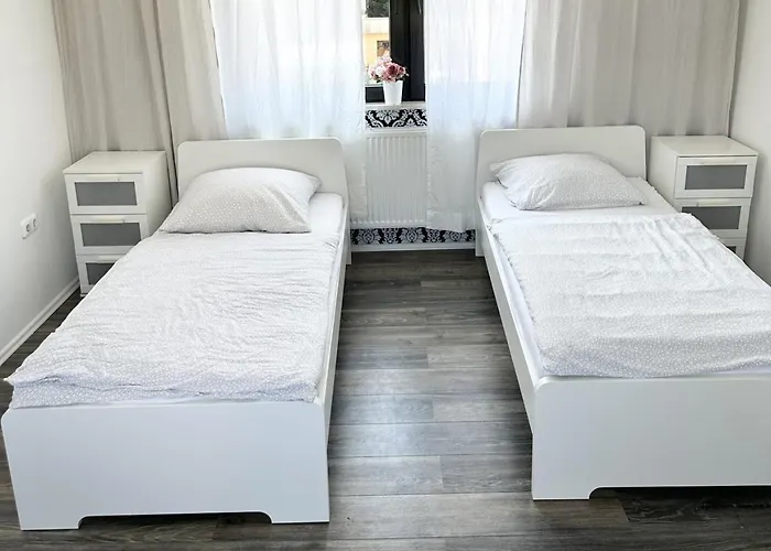 Work & In דירה טרויסדורף